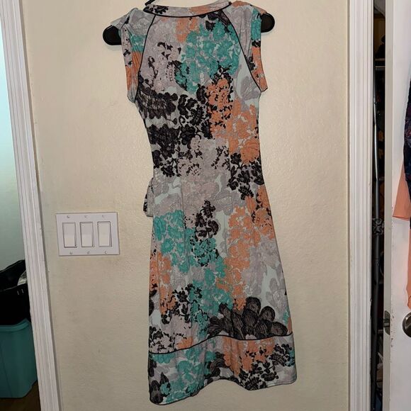 NEW! BCBGMAXAZRIA Floral Wrap Dres- NWOT- NEVER WORN - Picture 12 of 12